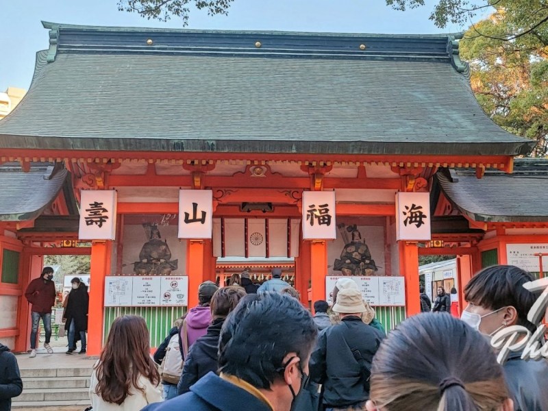 Hatsumode (初詣) – Visiting a Shinto Shrine for New Year